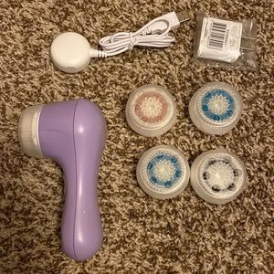 Clarisonic Mia 2 facial sonic cleansing device.new in box